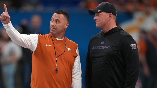 Steve Sarkisian and Kalen DeBoer commiserated before the 2022 Alamo Bowl.